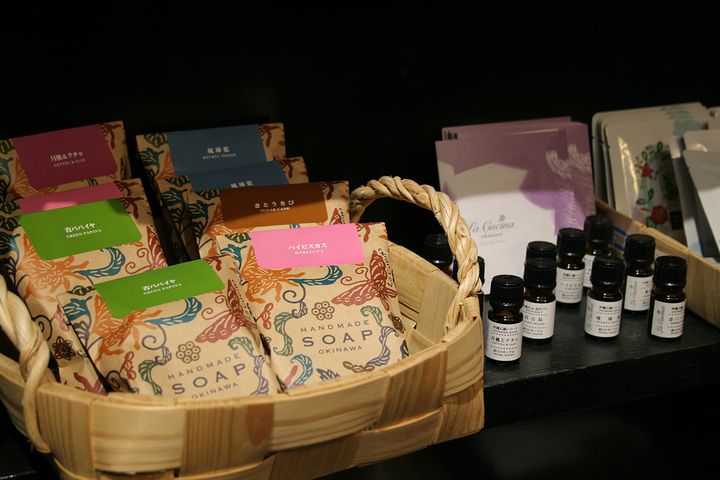 桜坂劇場内の商品