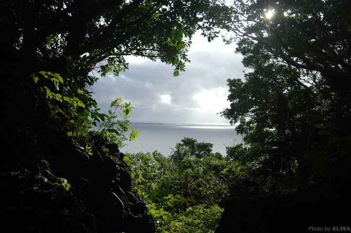 斎場御嶽からみる久高島