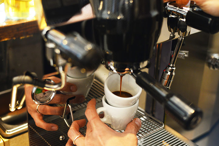 KRAMP COFFEE STOREのエスプレッソマシーン