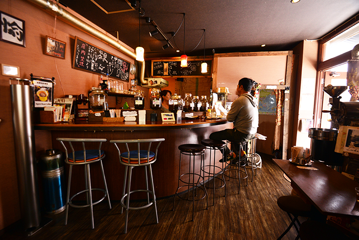 あぐろ焙煎珈琲店内