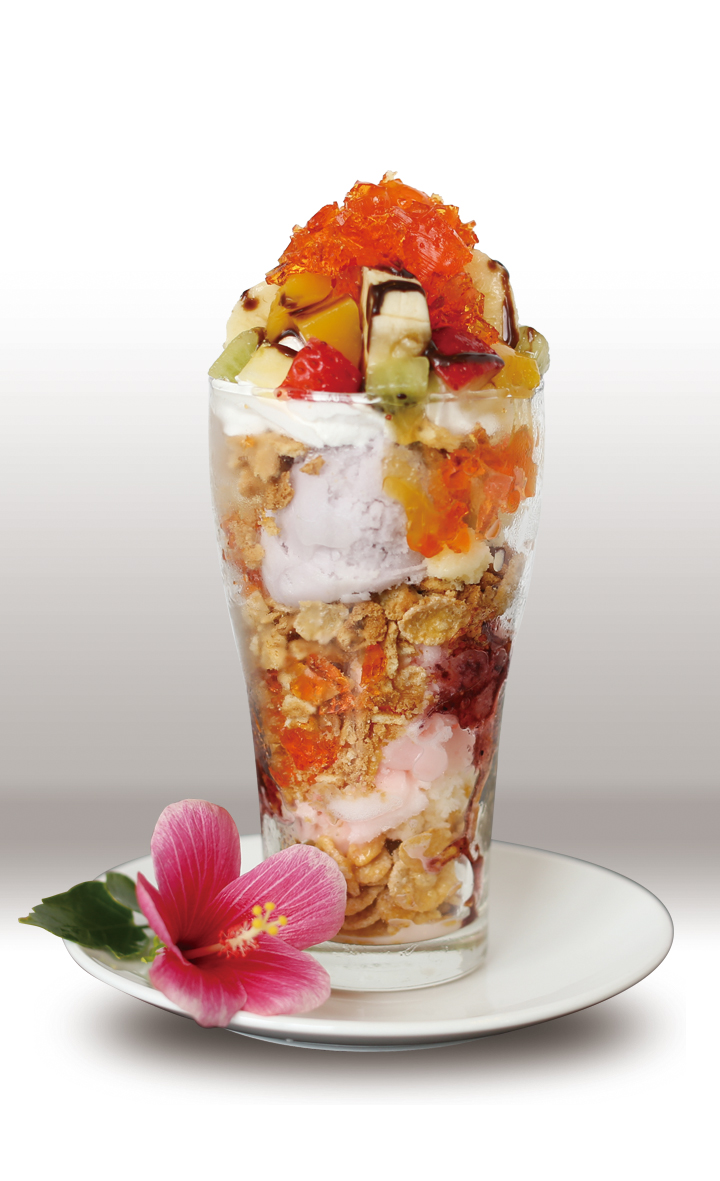 アイスクリンカフェアークの虹色パフェ