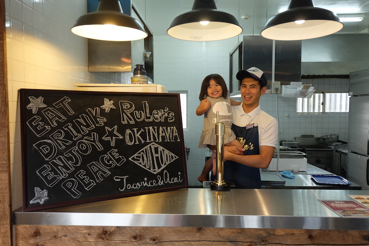 タコライス専門店『RuLers TACORiCE（ルーラーズ タコライス）』の店内