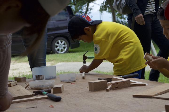 子ども達を対象に木工のワークショップ