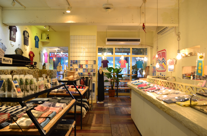 大田民芸（おおたみんげい）の店内