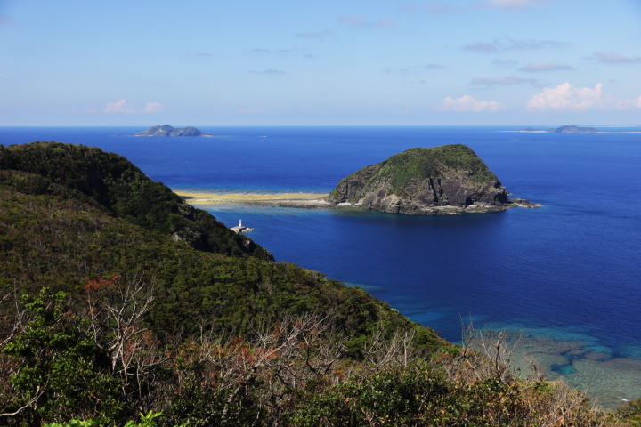 『アラン展望台』からは、一転して険しい東海岸が迫ります