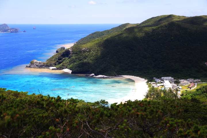 『照山展望台』からの眺めるトカシクビーチ、