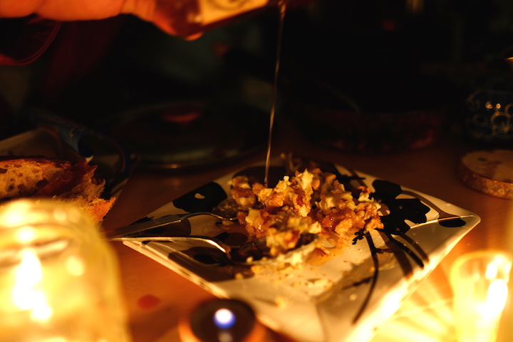 おつまみはナッツとブルーチーズとはちみつ