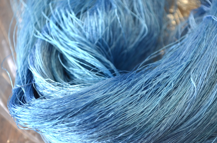 染色された糸