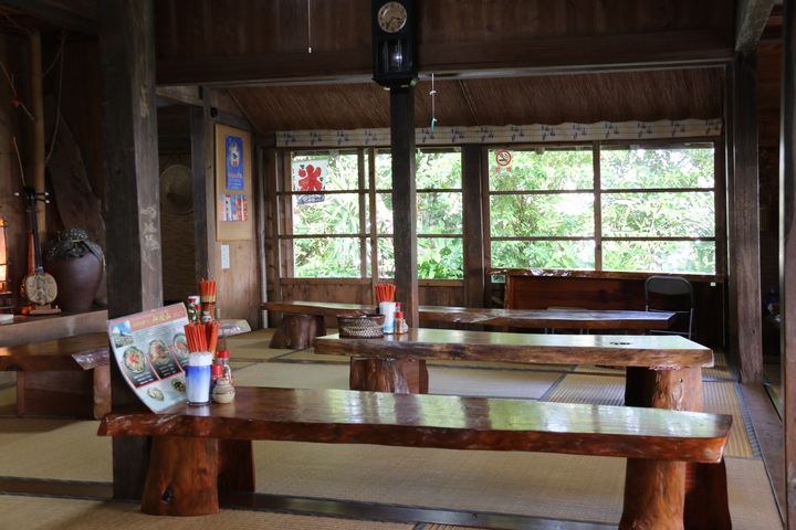 沖縄そば屋「御殿山」の店内