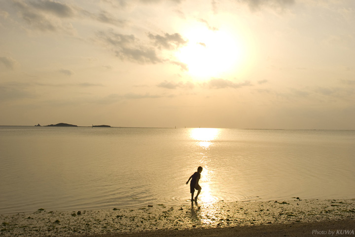 伊是名ビーチの夕暮れ