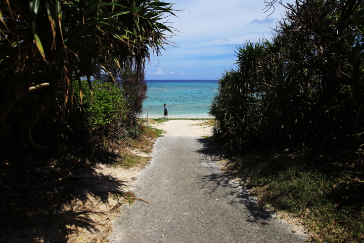 ウーグの浜（長浜）への道