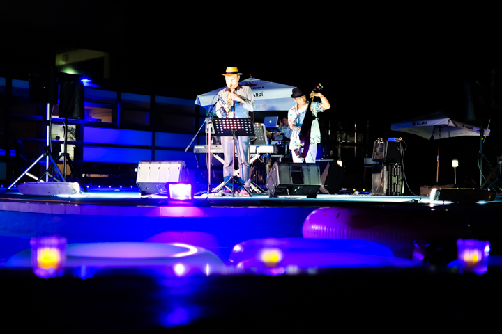 プールサイドで始まるのが「大人のナイトプール by BACARDI」