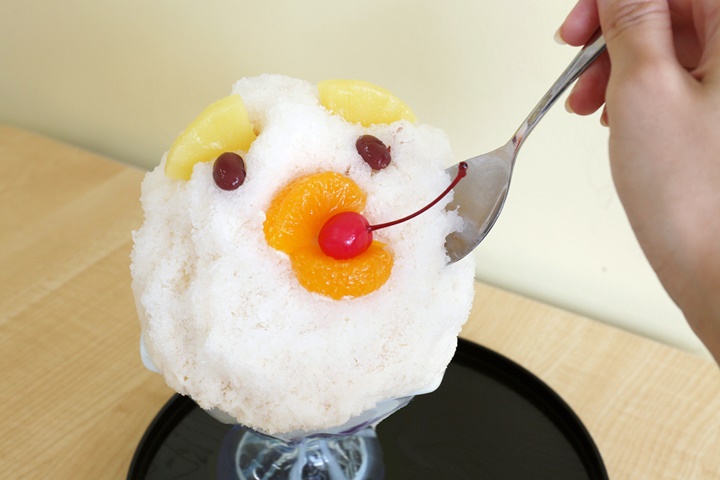 いなみね名物のかき氷「白熊(シロクマ)」