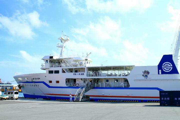 多良間島(たらまじま)へのフェリー