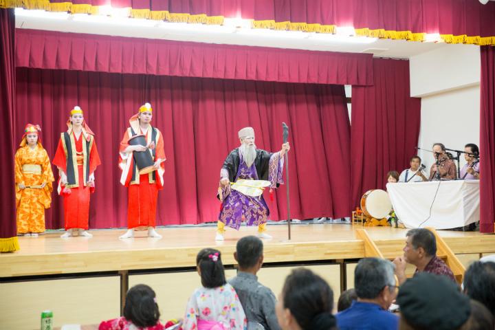 南城市観光交流・防災機能拠点施設「安座真ムラヤー」の舞台