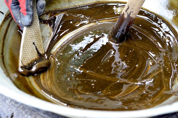 さらさらの液状だったきび汁がトロトロと粘り気を帯びてきた