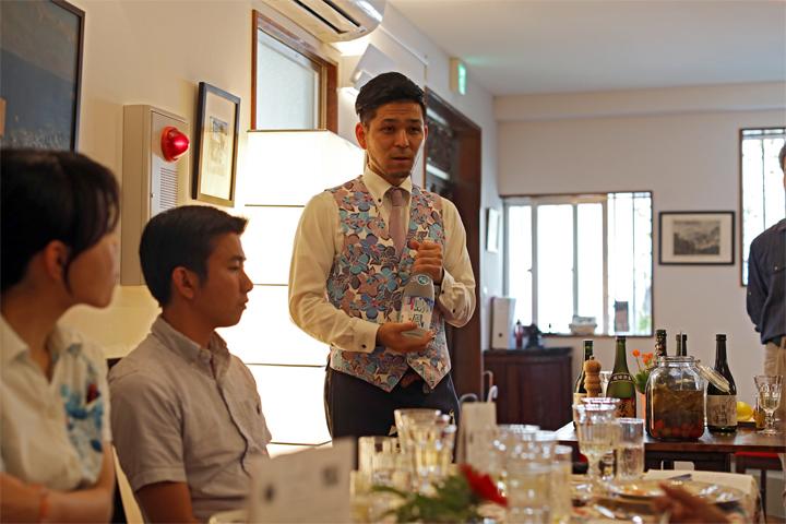 泡盛コーディネーターの比嘉 康二（ひが こうじ）さん