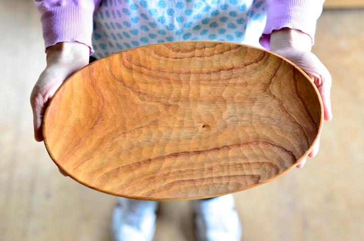 センダンで作った大きなお皿