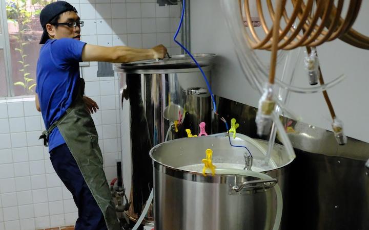 「浮島ブルーイング」という小さなクラフトビールの工房