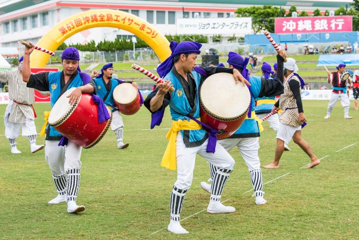 「知花青年会」のエイサー