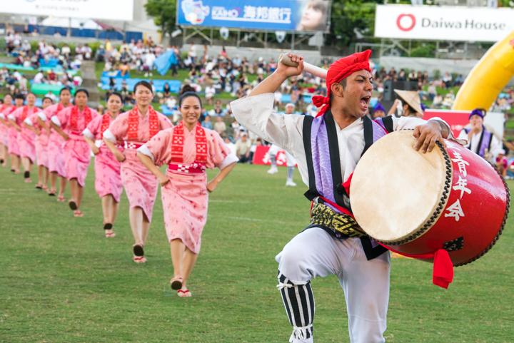 「胡屋青年会」のエイサー