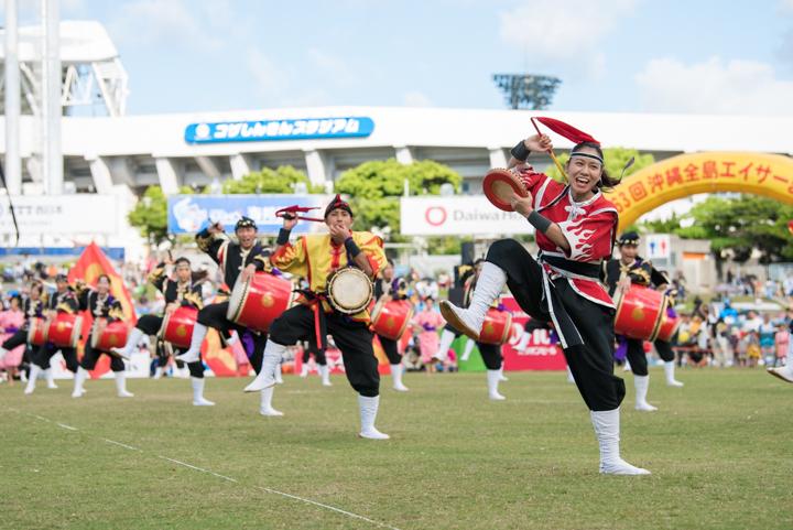 「琉球舞団 昇龍祭太鼓」(りゅうきゅうぶだんしょうりゅうまつりだいこ)