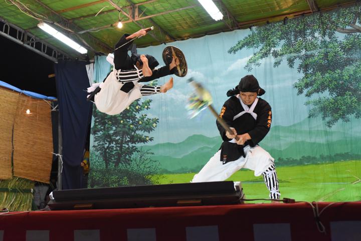 棒術(ぼうじゅつ)の演舞