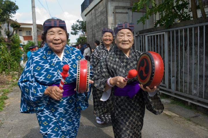 ウスデーク(臼太鼓)で、道ジュネー