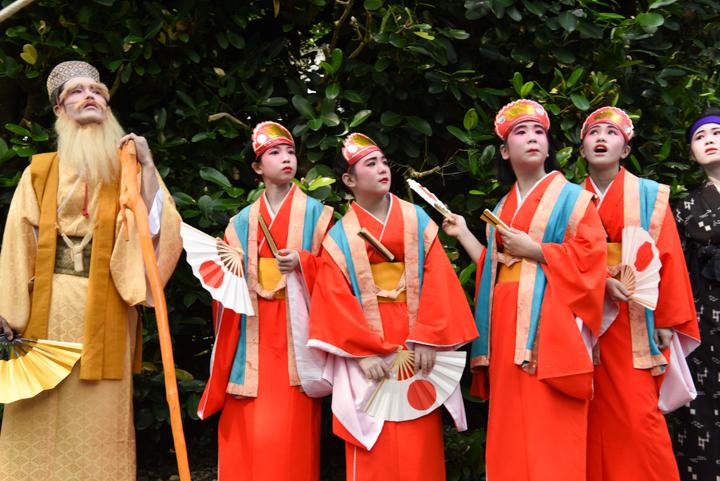 屋部の八月踊り