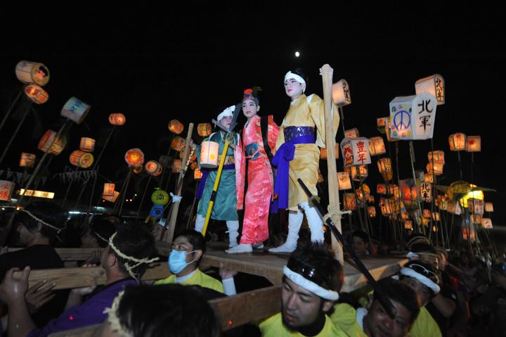 “提灯のスネー”(提灯行列)