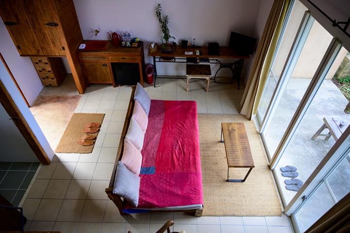 リビングには大きなソファ