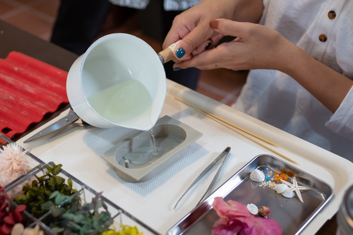 アロマワックスサシェ作りを体験