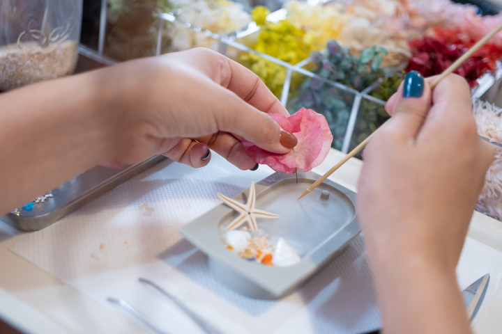 アロマワックスサシェ作りを体験