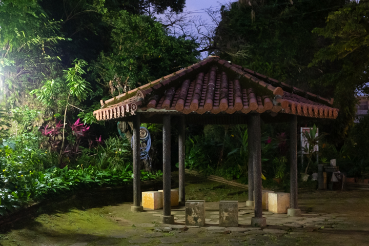 東屋（あずまや）