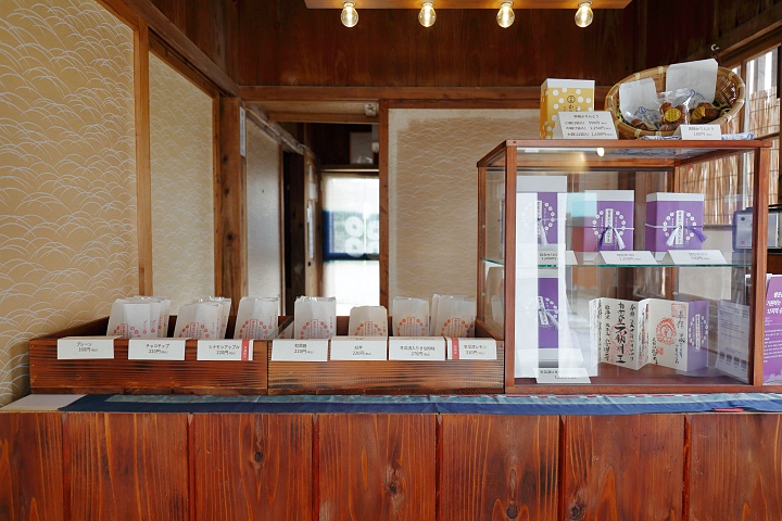 「榮椿(えいちん)」の店内