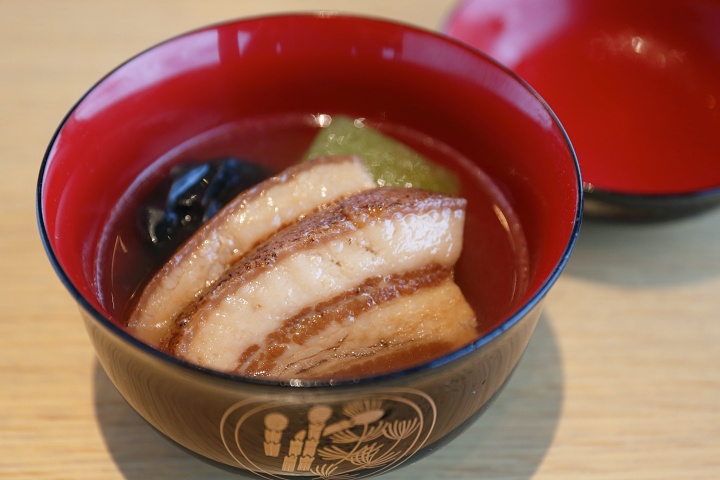 あぐー豚のラフテー、琉球煮物碗、冬瓜とハンダマ添え