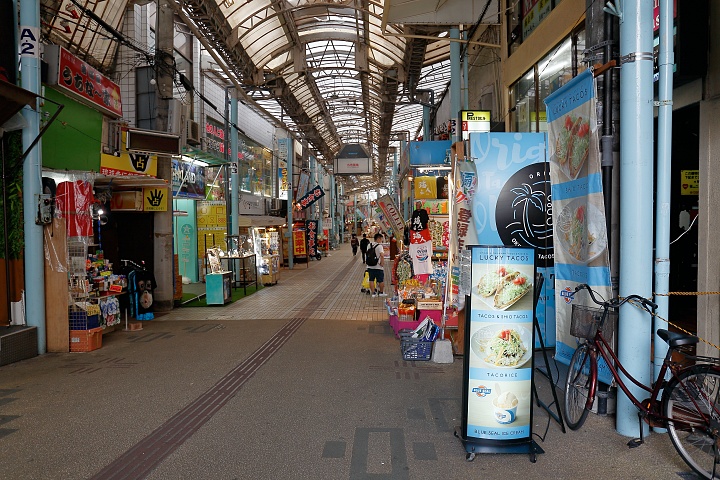 平和通りに入ってすぐの2階にある「LUCKY TACOS（ラッキータコス）」