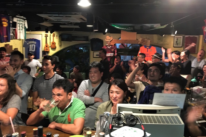 「FOOTBALL CAFE CAMP NOU（フットボールカフェ カンプノウ）」の店内