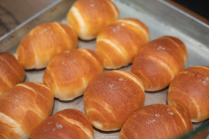 DELICATESSEN TRUNQ（デリカテッセン トランク）の塩パン