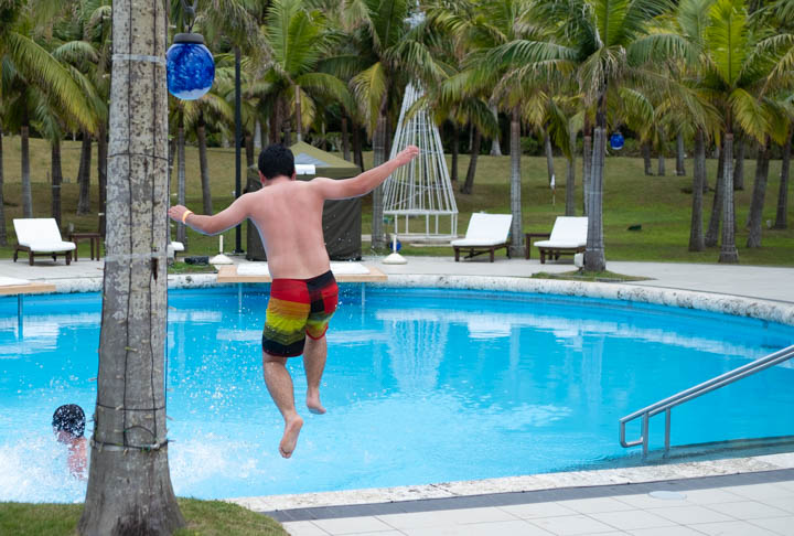 ビーチサイドプール