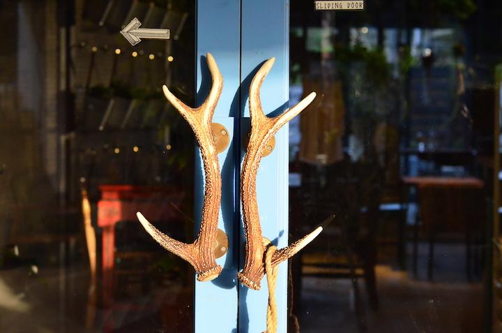 運天食堂入り口