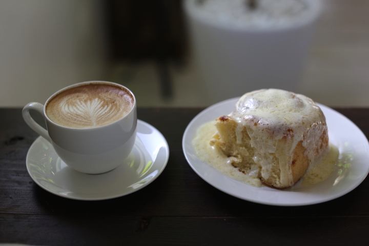 café PIPINEOおシナモンロール