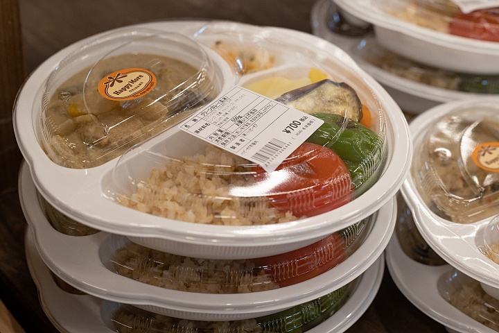 店頭に並ぶお弁当