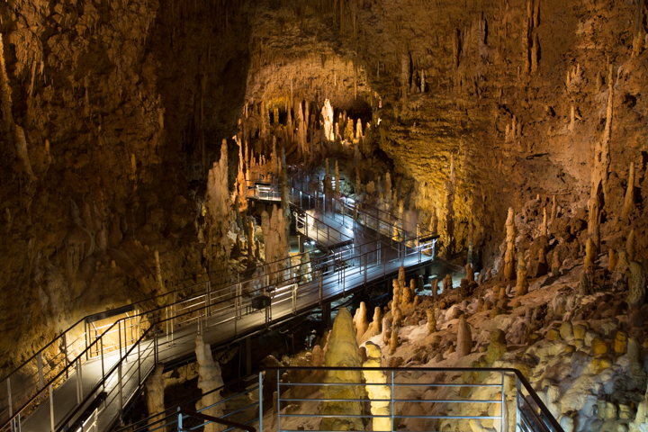 鍾乳洞