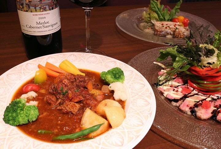 山羊の赤ワイン煮