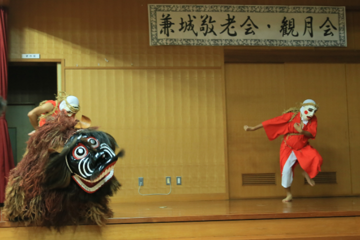 兼城公民館にて。兼城の獅子とハチャブロー