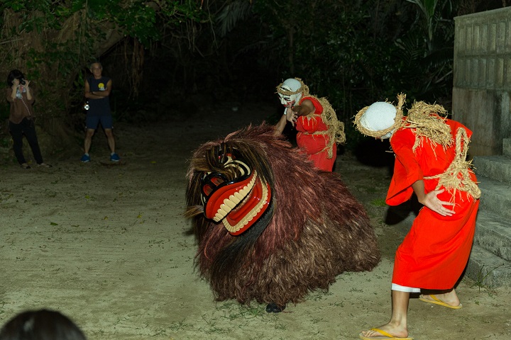 兼城十五夜の「拝所まわり」