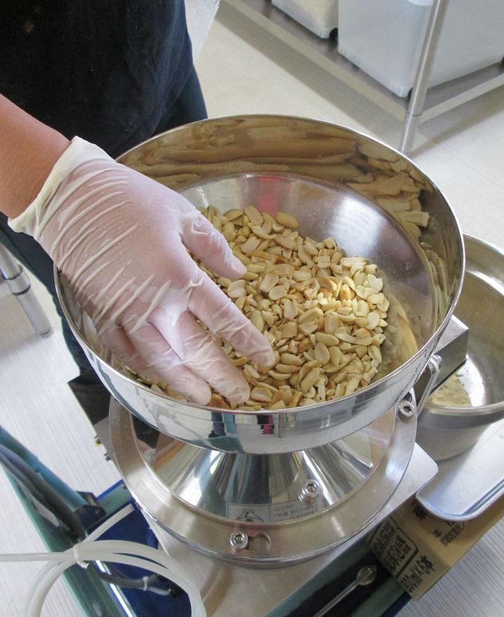 ピーナッツペースト作り