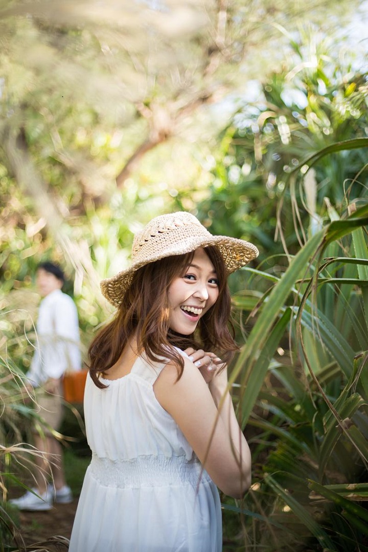 ザネー浜までの道にはサトウキビ畑が広がっています