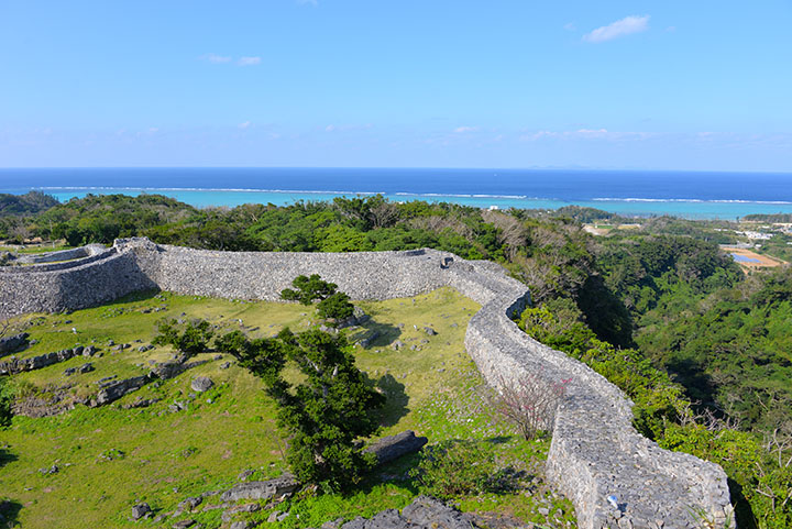 世界遺産の今帰仁城跡から見る絶景